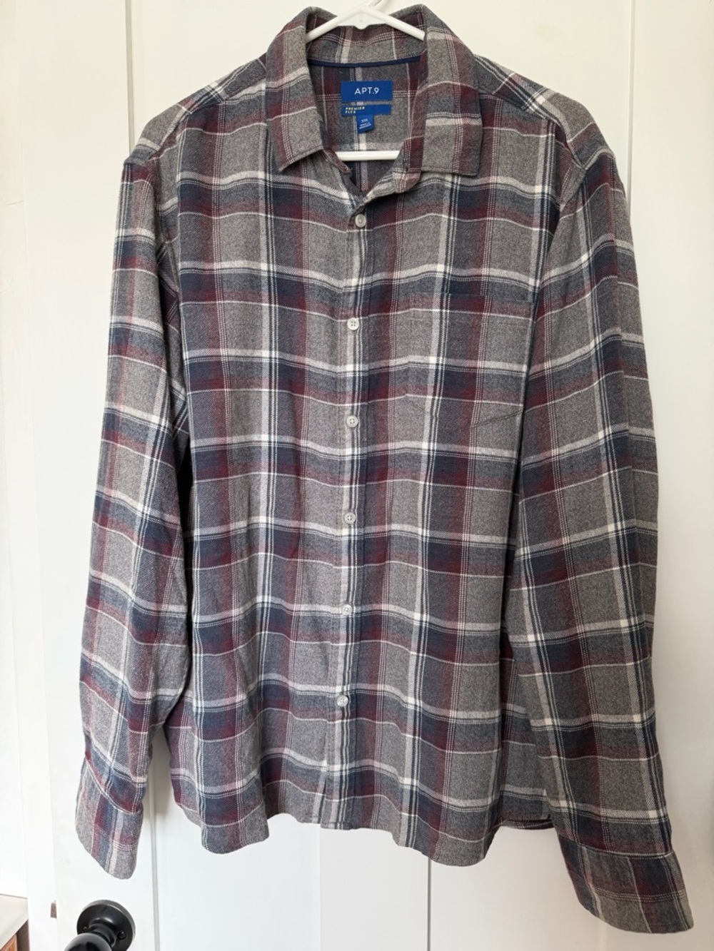 Apt. 9 Men's Gray & Red Plaid Long-Sleeve Button-Down Shirt